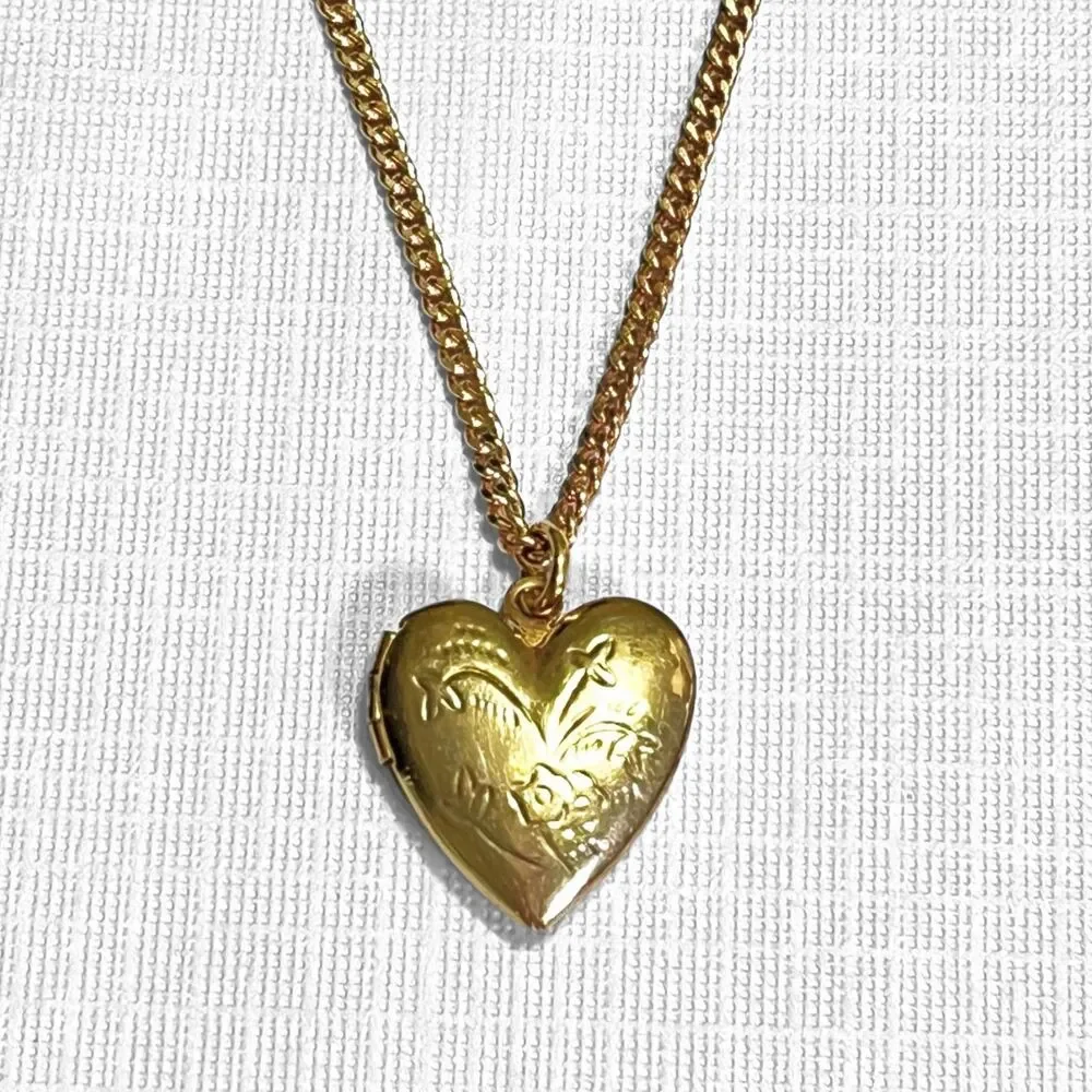 Vintage Heart Shaped Locket Necklace Gold Tone Floral Picture Holder 16